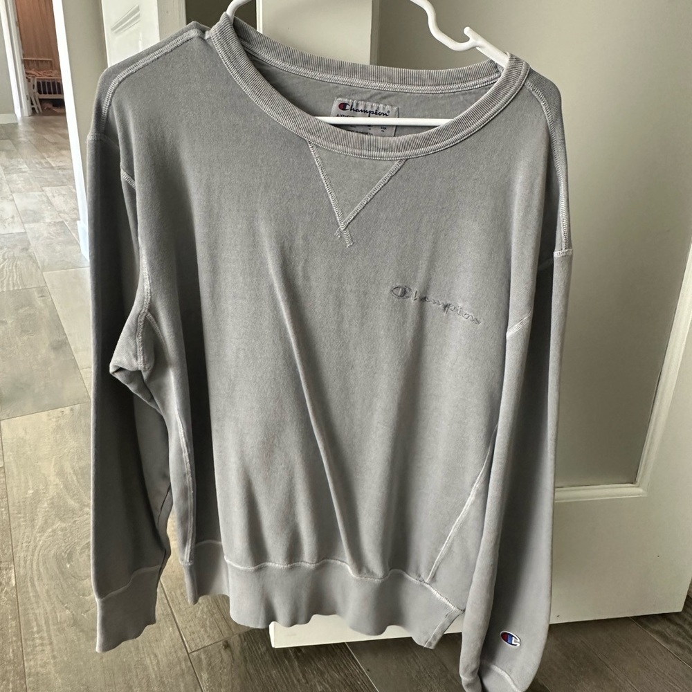 Champion sweatshirt. Medium